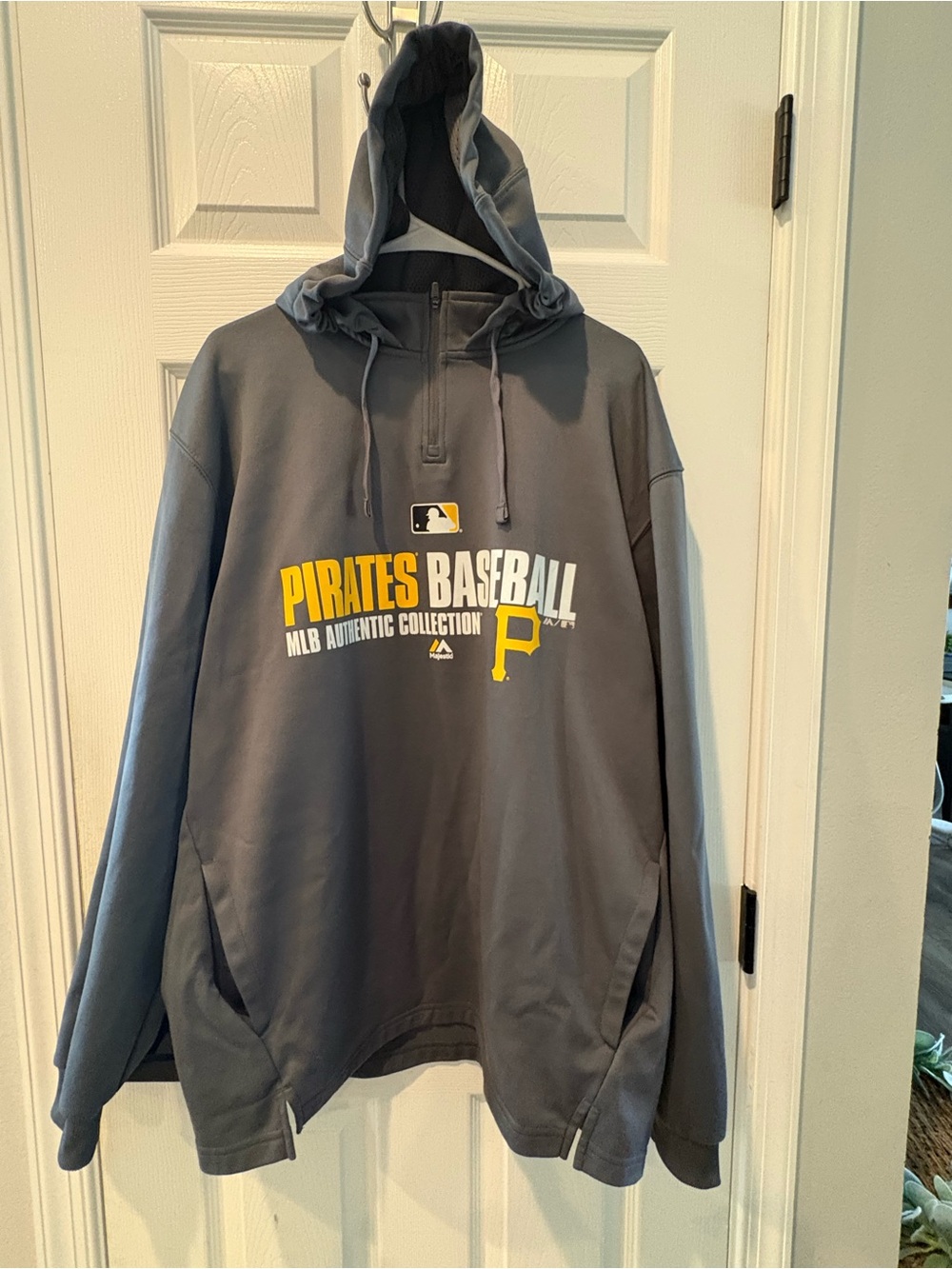 Majestic Gray and Yellow Pittsburgh Pirates Pullover Hoodie
